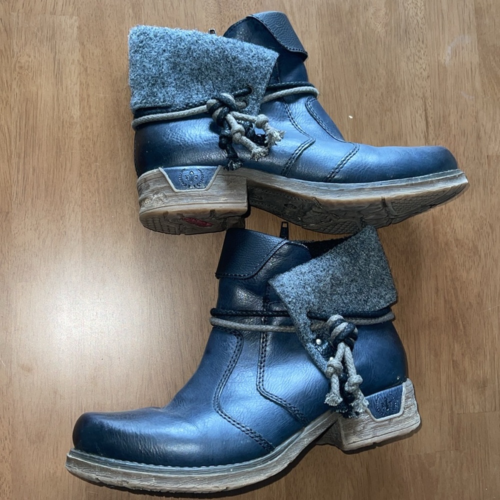 Rieker fleece lined ankle boot - size 37 or 6.5
